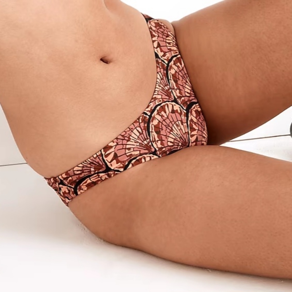 đMADEWELL SECOND WAVE CURVED-WAIST BIKINI BOTTOM IN PAINTED SEASHELLS XX - Picture 2 of 7